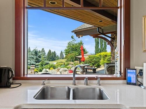 1060 Heffley Louis Cr Rd, Sun Peaks, BC - Indoor Photo Showing Kitchen With Double Sink