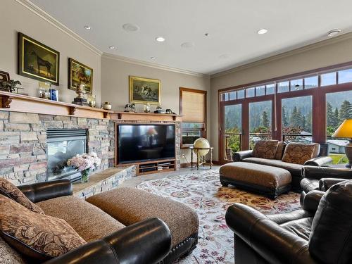 1060 Heffley Louis Cr Rd, Sun Peaks, BC - Indoor Photo Showing Living Room With Fireplace