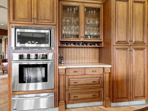 1060 Heffley Louis Cr Rd, Sun Peaks, BC - Indoor Photo Showing Kitchen