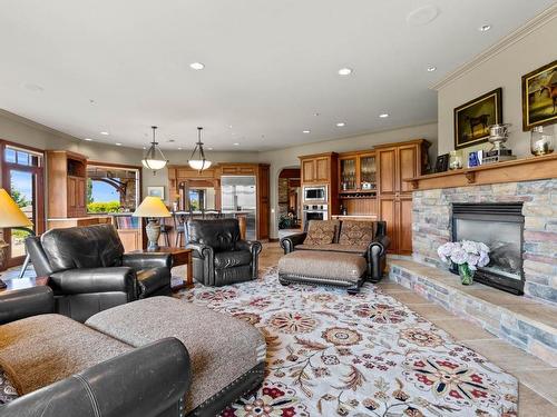 1060 Heffley Louis Cr Rd, Sun Peaks, BC - Indoor Photo Showing Living Room With Fireplace