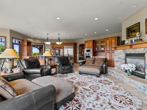 1060 Heffley Louis Cr Rd, Sun Peaks, BC - Indoor Photo Showing Living Room With Fireplace