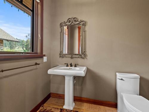 1060 Heffley Louis Cr Rd, Sun Peaks, BC - Indoor Photo Showing Bathroom