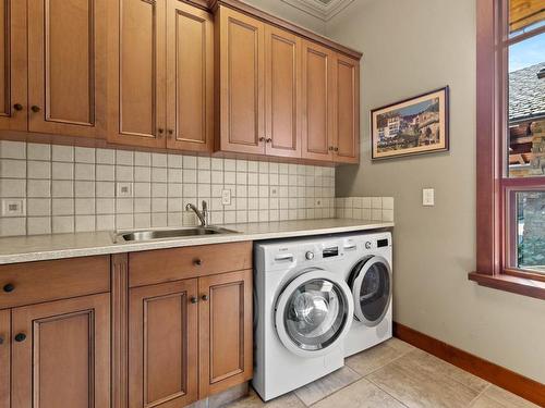 1060 Heffley Louis Cr Rd, Sun Peaks, BC - Indoor Photo Showing Laundry Room