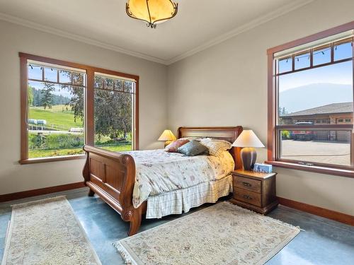 1060 Heffley Louis Cr Rd, Sun Peaks, BC - Indoor Photo Showing Bedroom