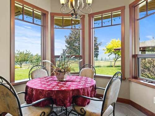 1060 Heffley Louis Cr Rd, Sun Peaks, BC - Indoor Photo Showing Dining Room