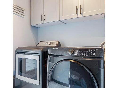 659 Wilks Rd, Mayne Island, BC - Indoor Photo Showing Laundry Room
