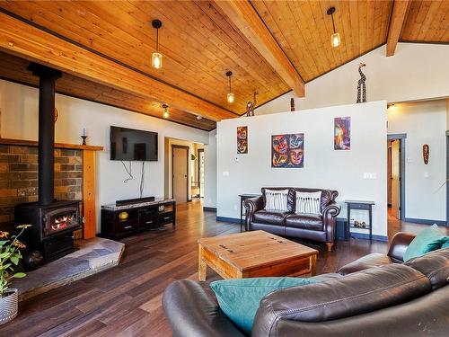 659 Wilks Rd, Mayne Island, BC - Indoor Photo Showing Living Room With Fireplace