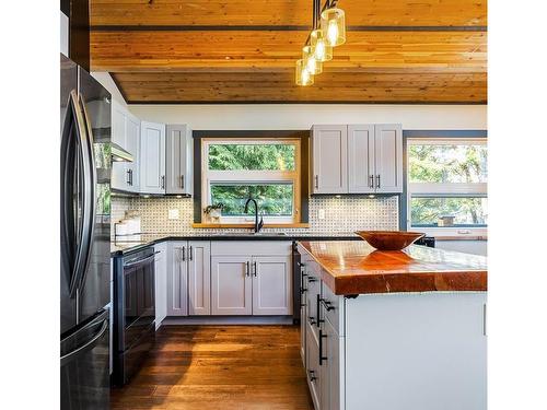 659 Wilks Rd, Mayne Island, BC - Indoor Photo Showing Kitchen With Upgraded Kitchen