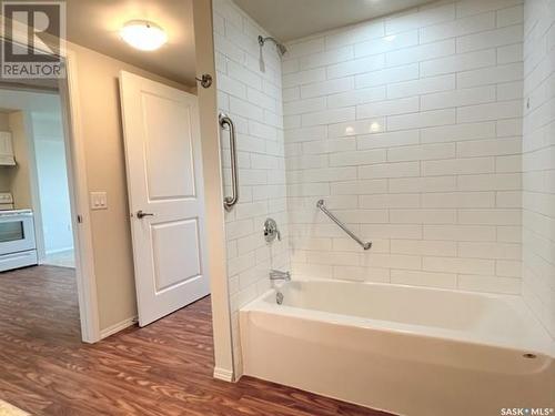 401 680 7Th Avenue E, Melville, SK - Indoor Photo Showing Bathroom