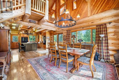 7602 95 Highway, Kingsgate, BC - Indoor Photo Showing Dining Room