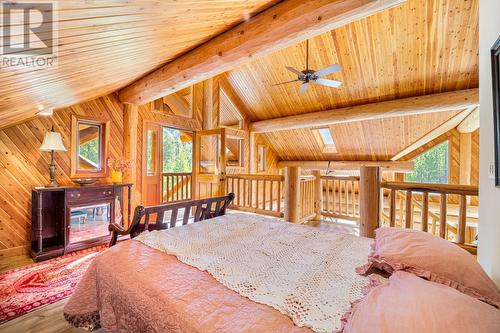 7602 Highway 95, Kingsgate, BC - Indoor Photo Showing Bedroom