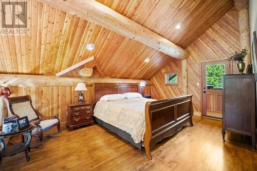 7602 95 Highway, Kingsgate, BC - Indoor Photo Showing Bedroom