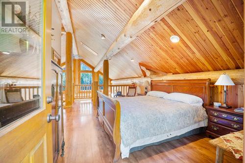 7602 95 Highway, Kingsgate, BC - Indoor Photo Showing Bedroom