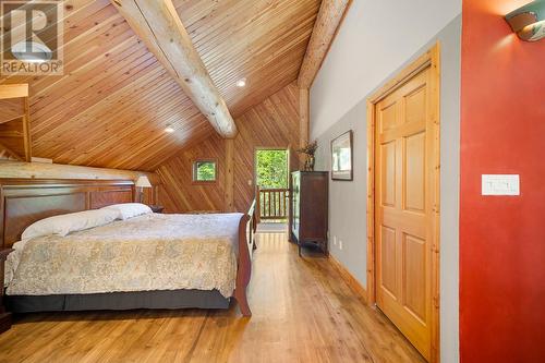 7602 95 Highway, Kingsgate, BC - Indoor Photo Showing Bedroom