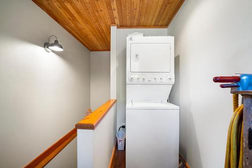 7602 Highway 95, Kingsgate, BC - Indoor Photo Showing Laundry Room