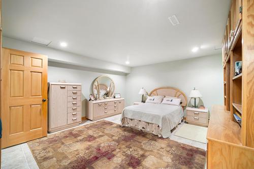 7602 Highway 95, Kingsgate, BC - Indoor Photo Showing Bedroom