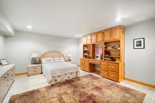 7602 Highway 95, Kingsgate, BC - Indoor Photo Showing Bedroom