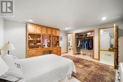 7602 95 Highway, Kingsgate, BC - Indoor Photo Showing Bedroom