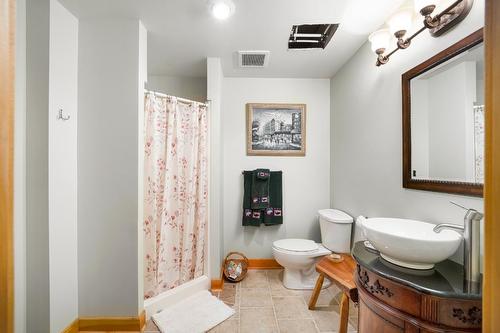 7602 Highway 95, Kingsgate, BC - Indoor Photo Showing Bathroom