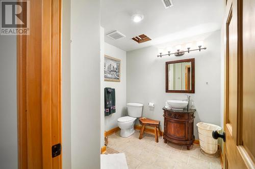 7602 95 Highway, Kingsgate, BC - Indoor Photo Showing Bathroom