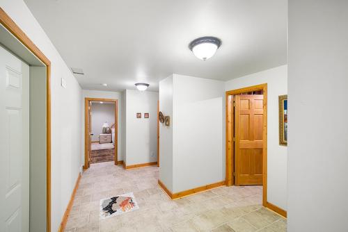 7602 Highway 95, Kingsgate, BC - Indoor Photo Showing Other Room