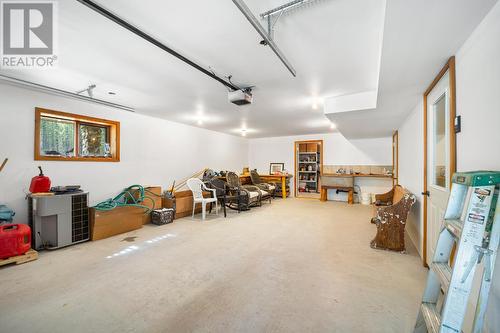 7602 Highway 95, Kingsgate, BC - Indoor Photo Showing Other Room