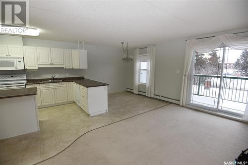 308 215 1St Street E, Nipawin, SK - Indoor Photo Showing Kitchen