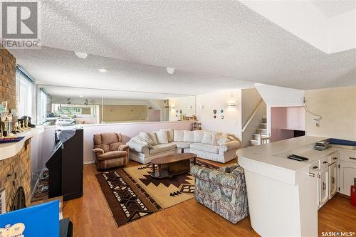 75 Williston Drive, Regina, SK - Indoor Photo Showing Living Room