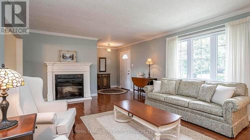 346 Head St N, Strathroy-Caradoc, ON - Indoor Photo Showing Living Room With Fireplace