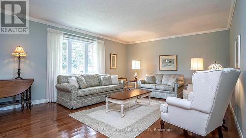 346 Head St N, Strathroy-Caradoc, ON - Indoor Photo Showing Living Room