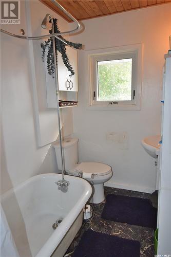 225 Riverside Drive, Prince Albert, SK - Indoor Photo Showing Bathroom