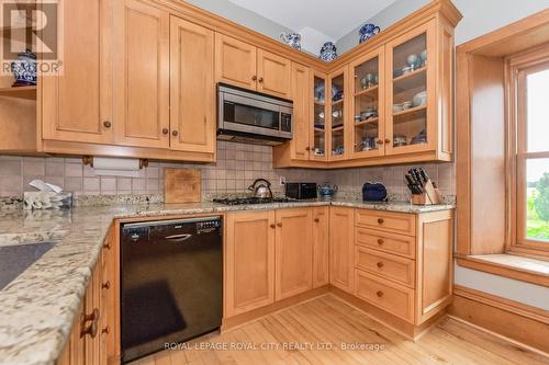 6086 5Th Line, Centre Wellington, ON - Indoor Photo Showing Kitchen