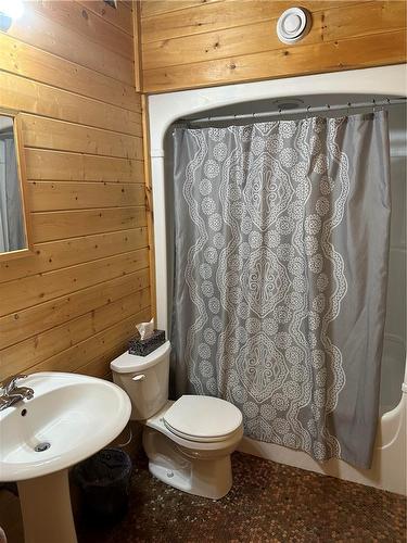 530 Goldeneye Lane, Swan River, MB - Indoor Photo Showing Bathroom
