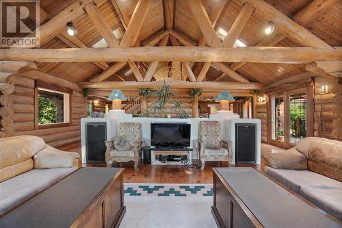 1291 Otter Lake Road, Armstrong, BC - Indoor Photo Showing Living Room