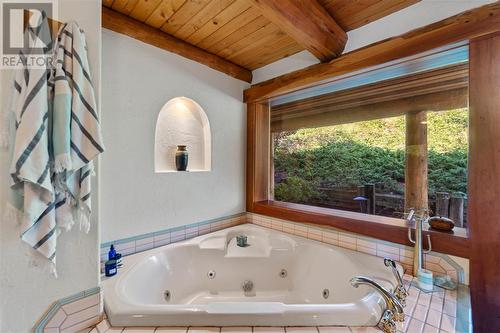 1291 Otter Lake Road, Armstrong, BC - Indoor Photo Showing Bathroom