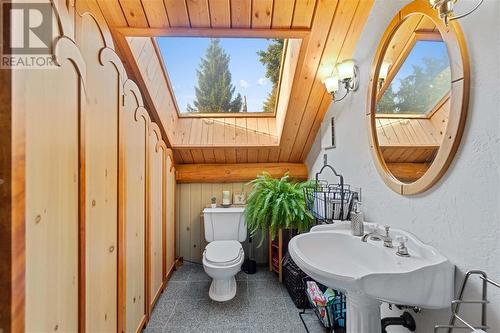 1291 Otter Lake Road, Armstrong, BC - Indoor Photo Showing Bathroom