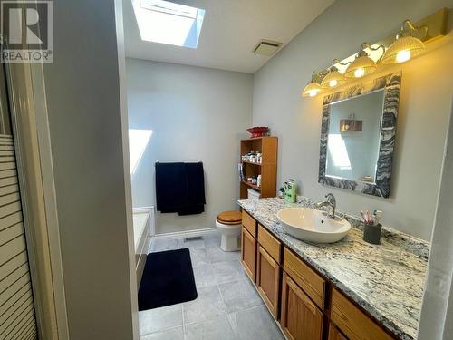 17017 Snow Avenue Unit# 1, Summerland, BC - Indoor Photo Showing Bathroom