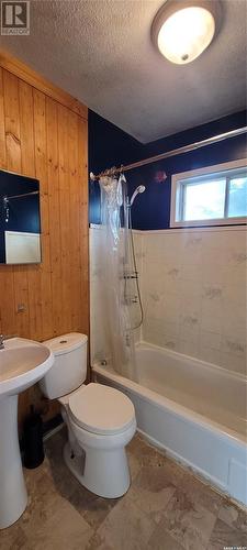 616 1St Street E, Meadow Lake, SK - Indoor Photo Showing Bathroom