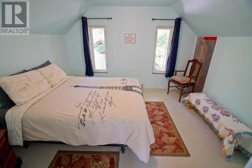 2657/2659 Otter Avenue, Coalmont-Tulameen, BC - Indoor Photo Showing Bedroom