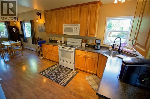 2657/2659 Otter Avenue, Coalmont-Tulameen, BC - Indoor Photo Showing Kitchen