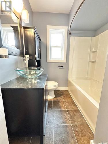 439 Qu'Appelle Street, Weyburn, SK - Indoor Photo Showing Bathroom