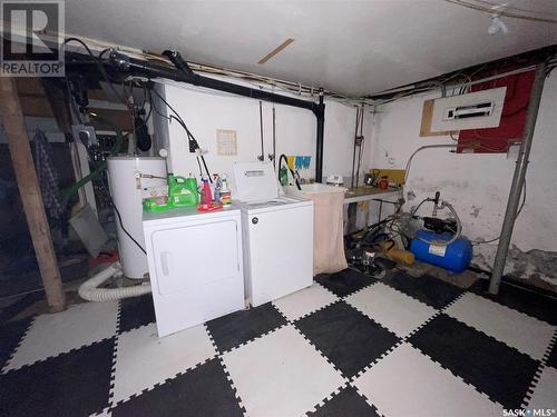 Beadle Acreage, Kindersley Rm No. 290, SK - Indoor Photo Showing Laundry Room