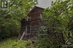 The original log home, built in approximately 1845, is an astounding structure! - 