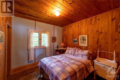 The primary bedroom in the 3 bedroom cottage - 5689 Ferry Road, Ottawa, ON - Indoor Photo Showing Bedroom