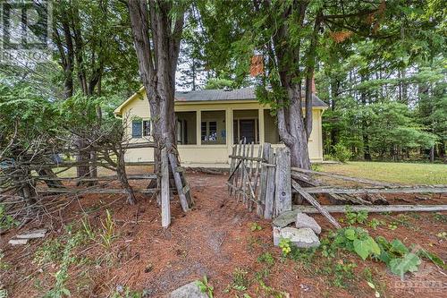 Entry to the 3 bedroom cottage from the shoreline - 5689 Ferry Road, Ottawa, ON - Outdoor