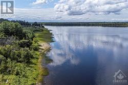 Expansive views along the Ottawa River - 