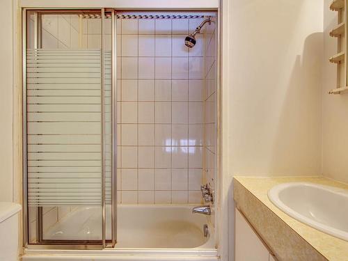 Bathroom - 780 Rue Green, Saint-Lambert, QC - Indoor Photo Showing Bathroom