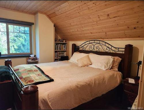1115 - 1125 Dobson Rd, Errington, BC - Indoor Photo Showing Bedroom