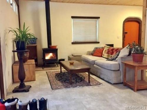 1115 - 1125 Dobson Rd, Errington, BC - Indoor Photo Showing Living Room With Fireplace