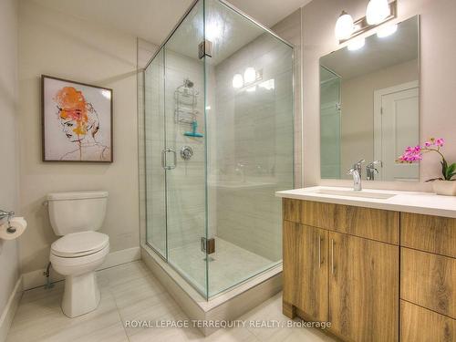 108 Sycamore St, Blue Mountains, ON - Indoor Photo Showing Bathroom